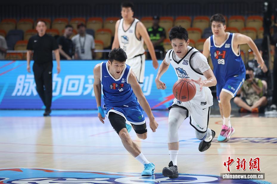 蓝色上衣, 来自北京