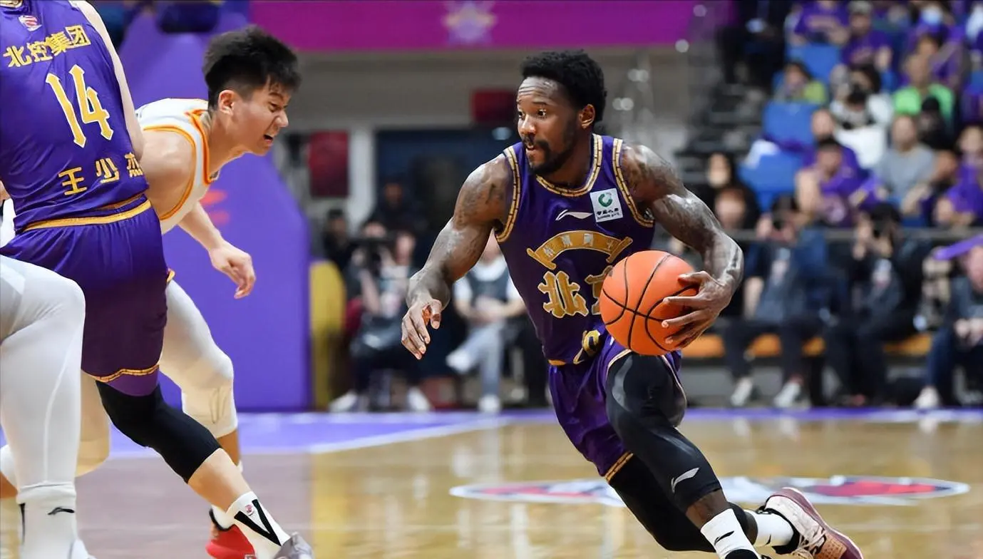 为南京同曦, 费尔德加盟, 从未缺席季 为南京同曦, 费尔德加盟, 从未缺席季