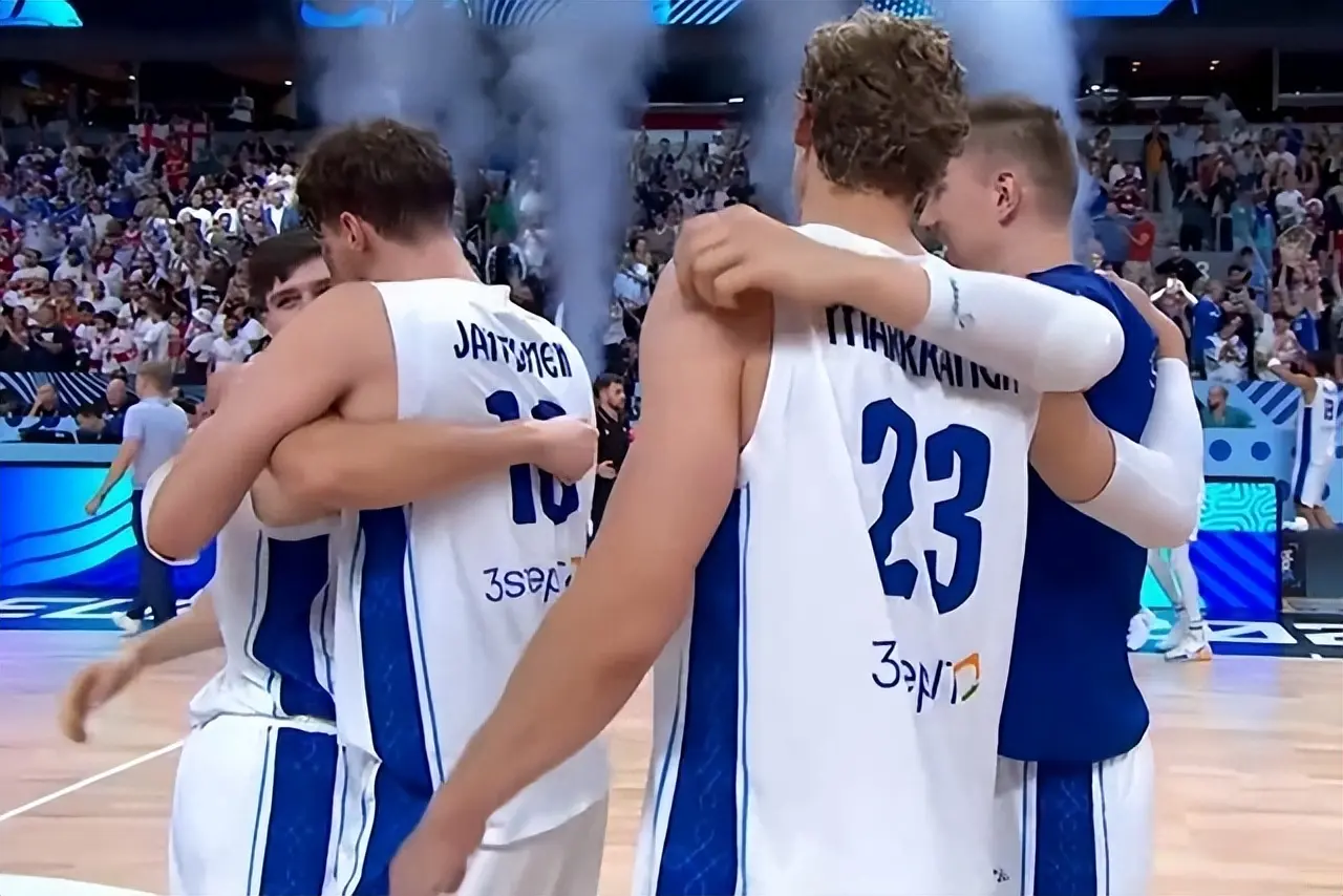 日凌晨, 篮板, src