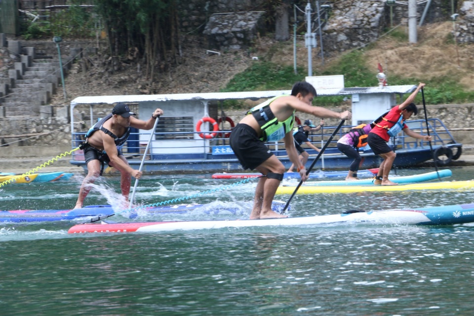 劈波斩浪, 杨鹏获得了, 桨板两大核